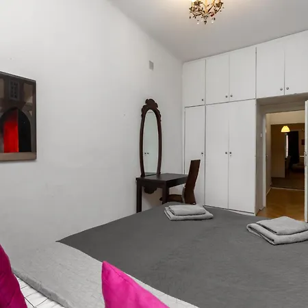Close-ga - Old Town - Comfortable 4 Bedrooms - Freta Apartament *